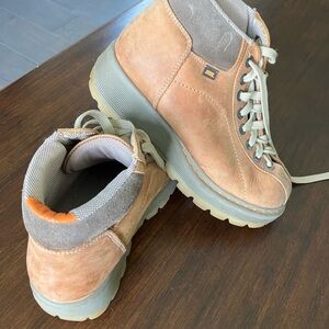 Steve Madden size 8 hiking boots